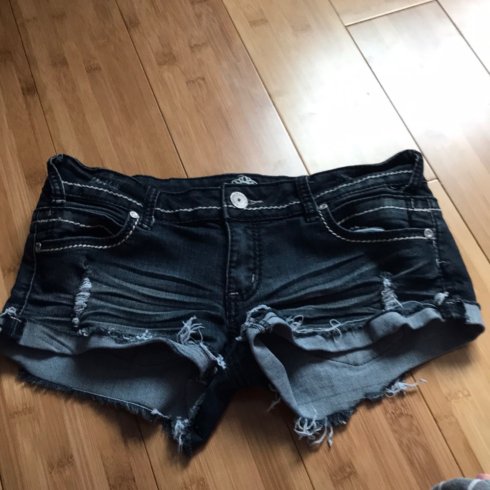 Almost Famous Dark Wash Booty Shorts 🏖